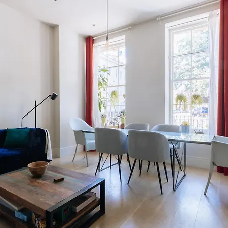 Апартаменти Modern & 2bd Flat - Broadmead